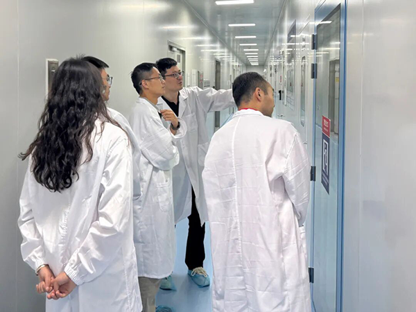 北京市经信局产促中心一行莅临北京ag尊龙链接生物科技有限公司调研，就公司承担的细胞与基因治疗药物领域三项关键技术攻关任务，开展考察调研。
